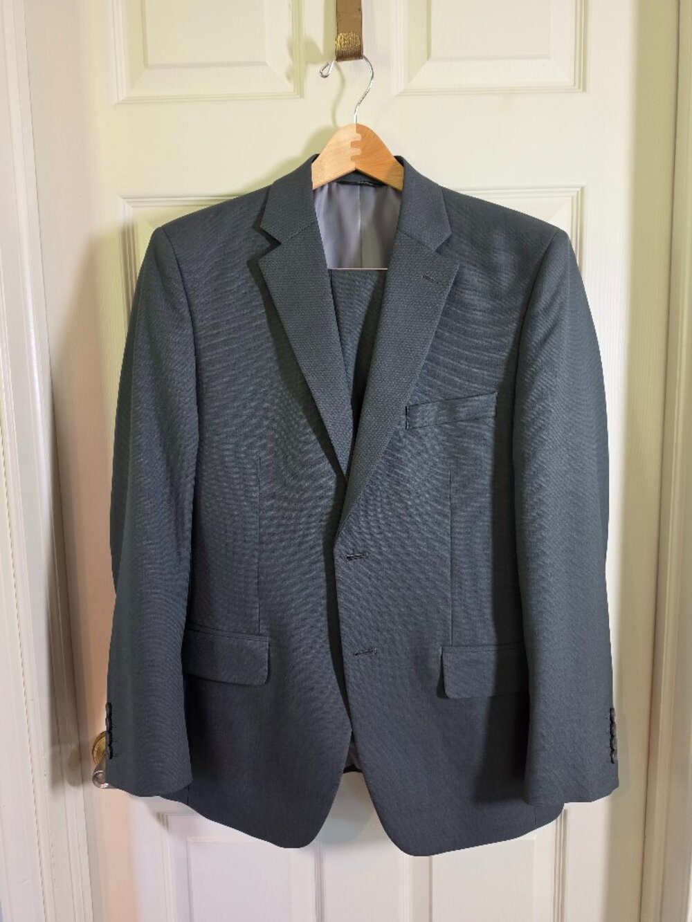 Haggar young men's suit set- 38S jacket/32x30 trousers